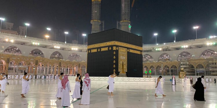 ​مظاهر من الحياة العلمية في مكة المكرمة من خلال دراسة التراجم المكية  في كتاب: الضوء اللامع”دراسة كمية”