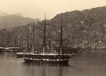 عُمان مَعْبَراً لتجار الأندلس وعلمائها إلى الشرق الإفريقي  في القرن الخامس الهجري/ الحادي عشر  الميلادي  ابن ظُنّيْر الأنصاري المَيُوْرْقي نموذجاً